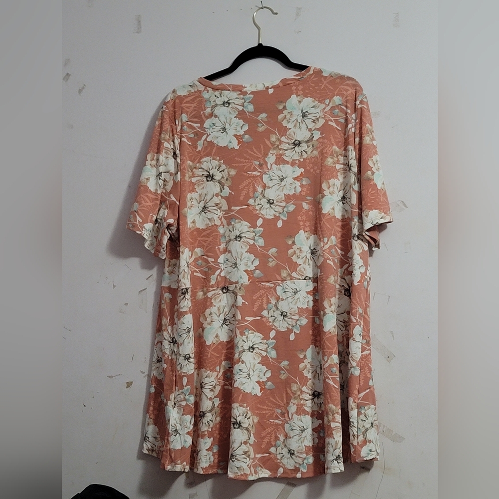 LuLaRoe Coral Floral Short Sleeve Top